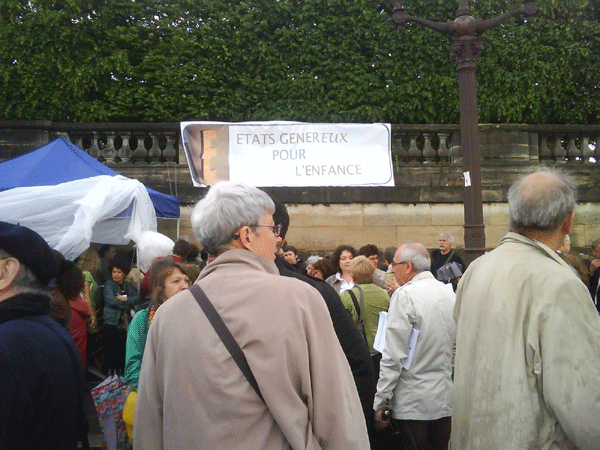 26mai2010 etat-genereux-banderole et public